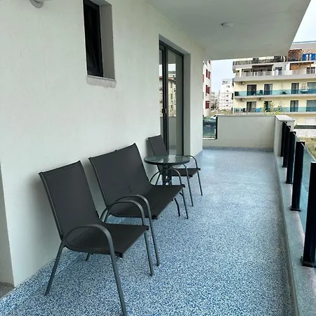 Apartment Fiesta By The Sea *